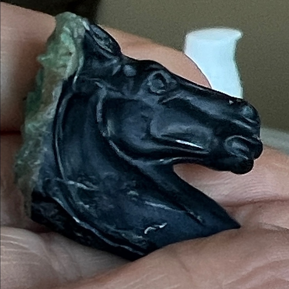 Emerald and shale carved horse head - Picture 8 of 12